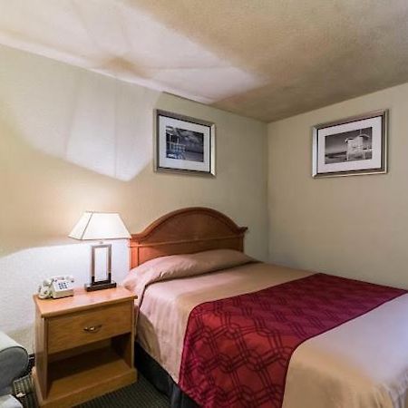 Eco-Inn Suites בייטאון מראה חיצוני תמונה