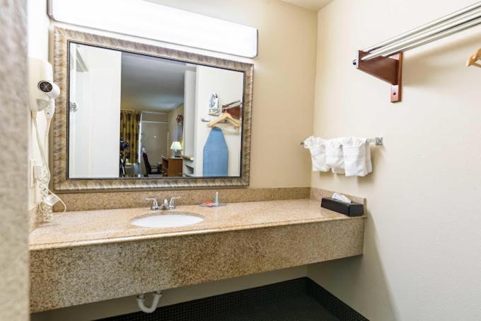 Eco-Inn Suites בייטאון מראה חיצוני תמונה