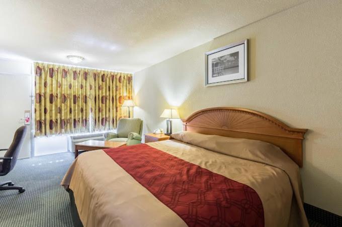 Eco-Inn Suites בייטאון מראה חיצוני תמונה